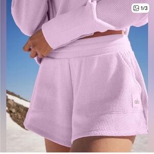 Alo Yoga Thermal Weekend Escape
Short - Sugarplum Pink